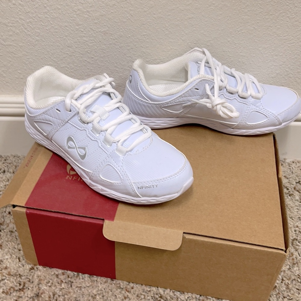 Cheer shoes